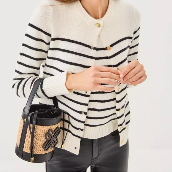 NWT Lilly Pulitzer Malia Raffia Bucket
Bag Elegant Black and Tan Bucket Bag - Picture 6 of 6